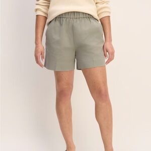 EVERLANE NWT The Easy Short Sage Green Size Medium